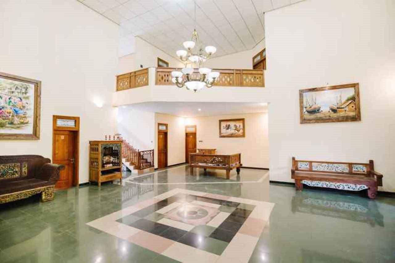 Oyo 986 Authentic Osing Homestay Баньюванги Экстерьер фото