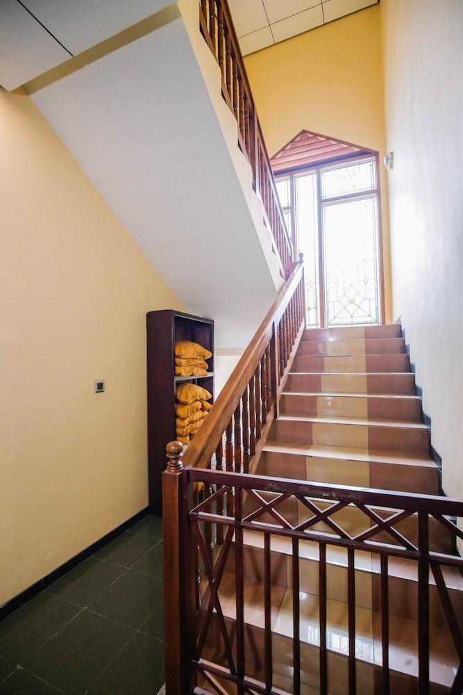 Oyo 986 Authentic Osing Homestay Баньюванги Экстерьер фото