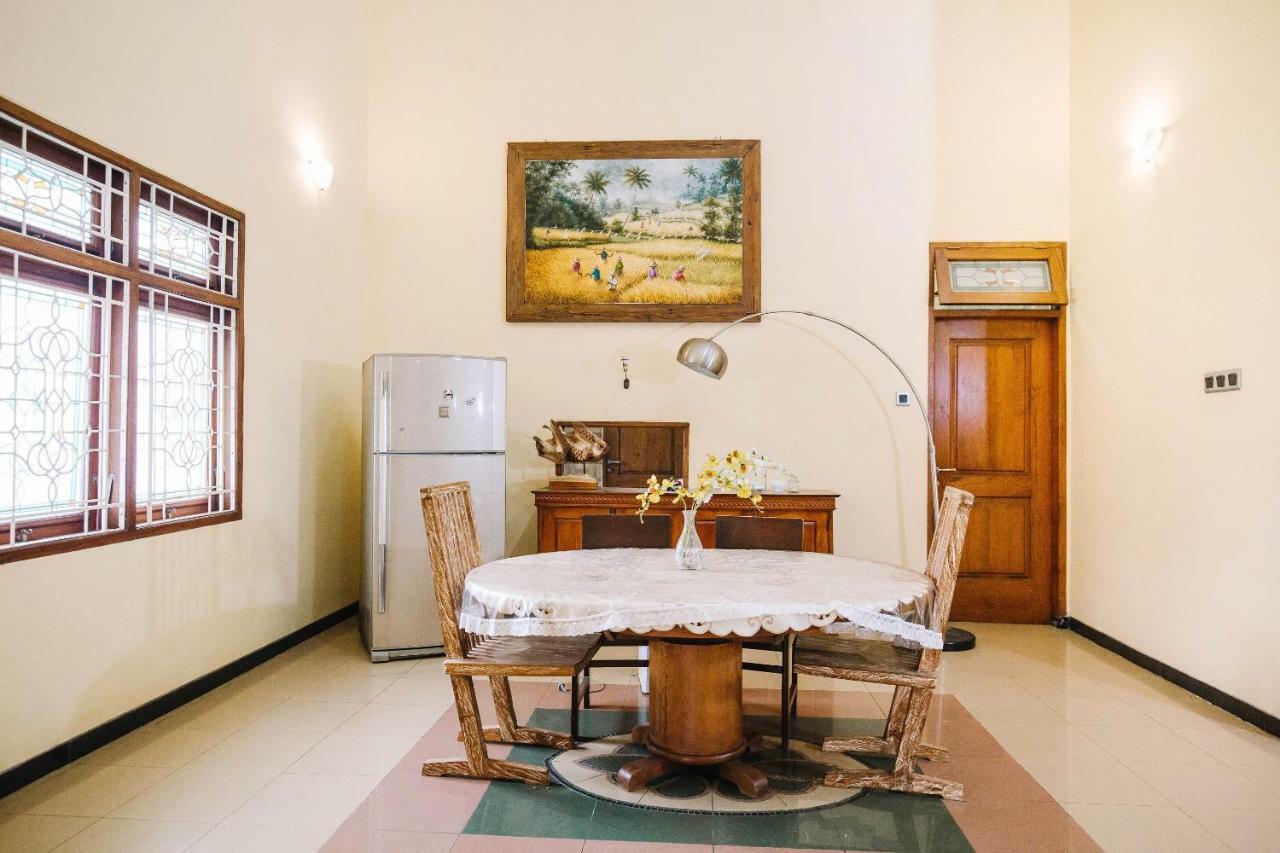 Oyo 986 Authentic Osing Homestay Баньюванги Экстерьер фото